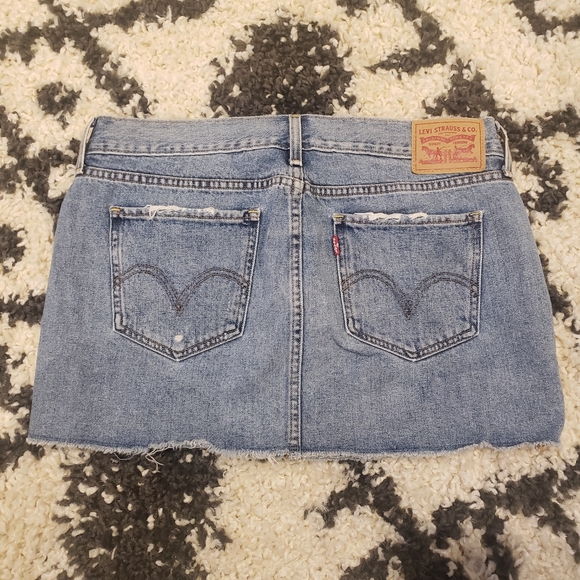 Levis skirt - Picture 2 of 4